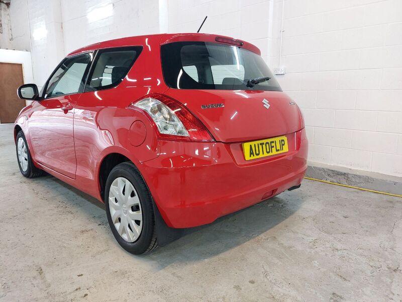 SUZUKI SWIFT