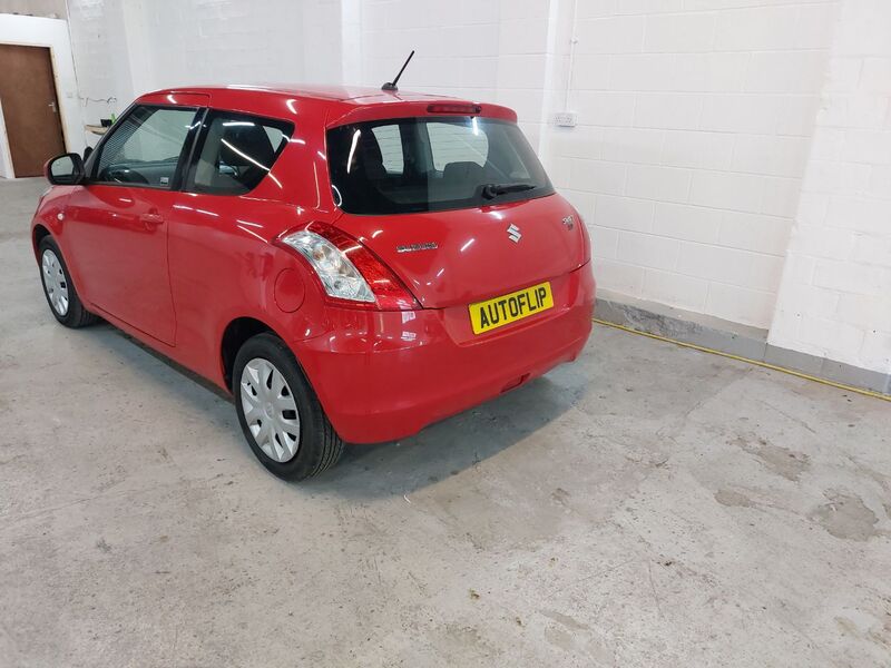 SUZUKI SWIFT