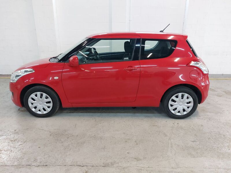SUZUKI SWIFT